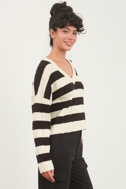 10010066734-HYFVE Contrast Striped Cropped V-Neck Sweater